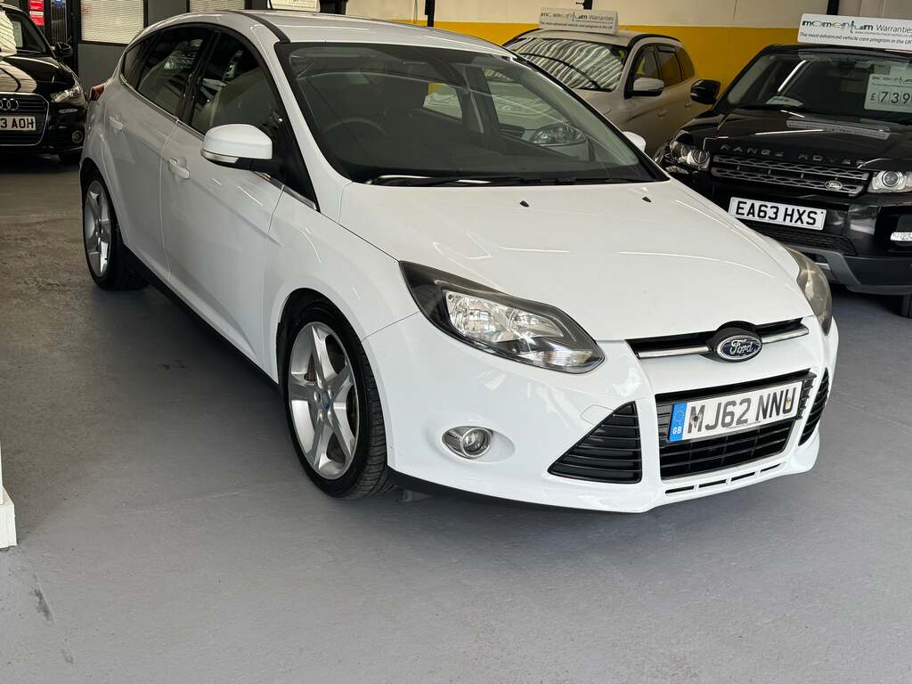 Ford Focus Titanium X 5-Door Black #3