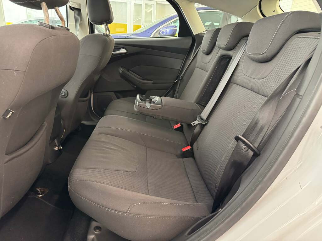 Ford Focus Titanium X 5-Door Black #8