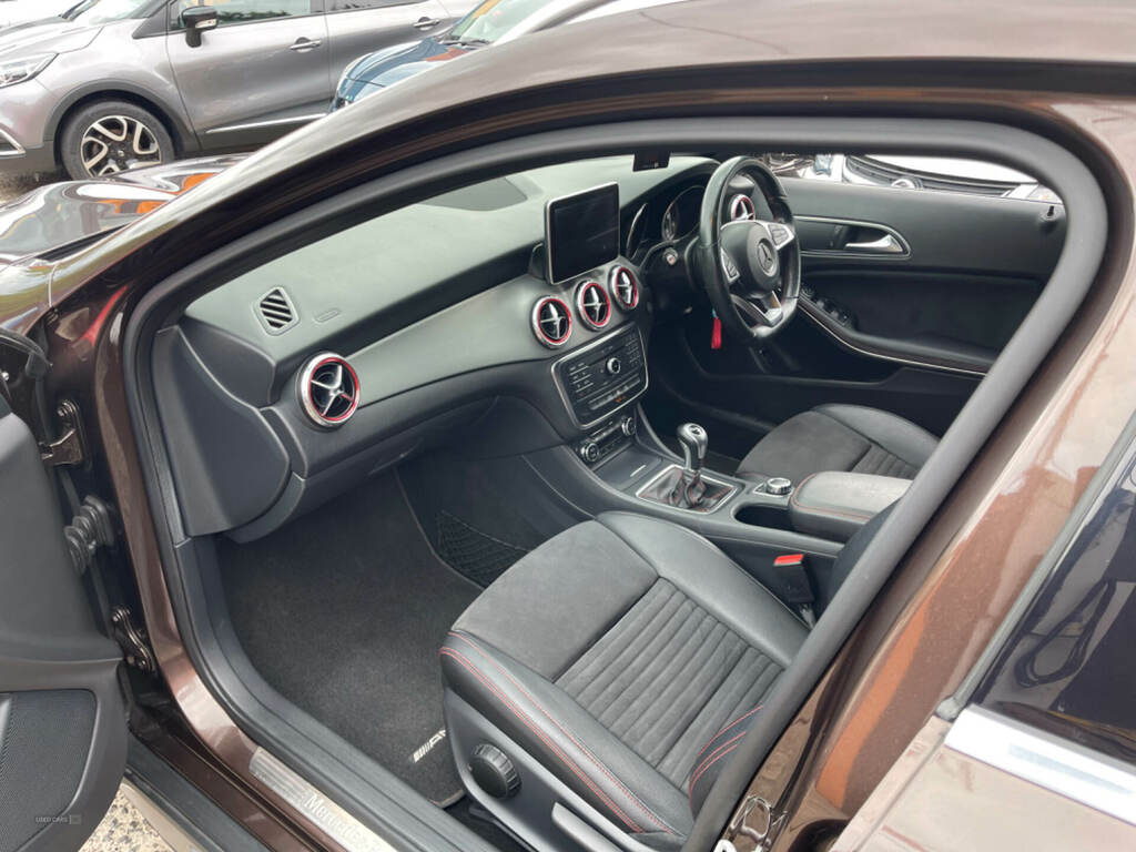 Mercedes-Benz GLA Class Gla 200D Amg Line Brown #4