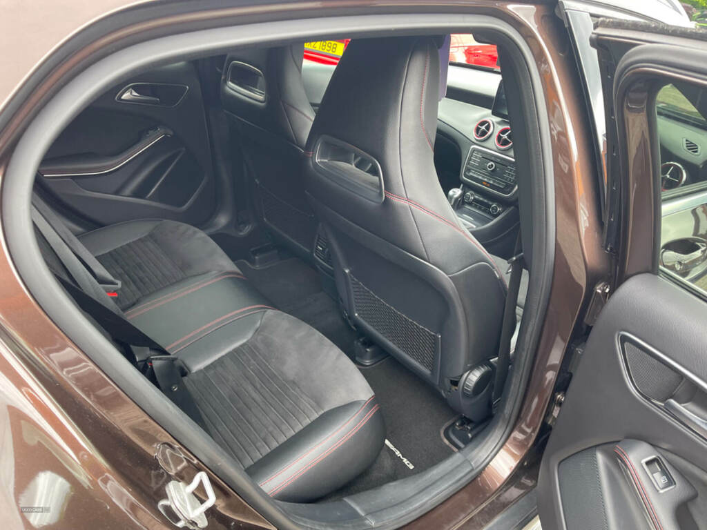 Mercedes-Benz GLA Class Gla 200D Amg Line Brown #6