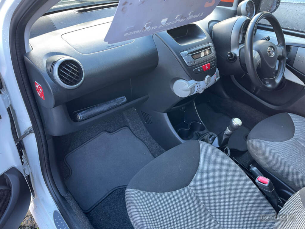 Toyota Aygo 1.0 Vvt-i Fire White #4