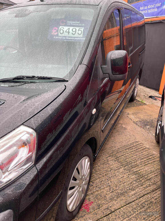 Peugeot Expert Tepee 5 Seater Plus Wheelchair Black #3