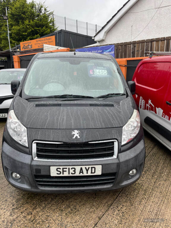 Peugeot Expert Tepee 5 Seater Plus Wheelchair Black