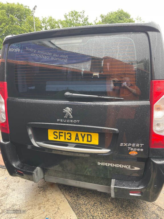 Peugeot Expert Tepee 5 Seater Plus Wheelchair Black #2