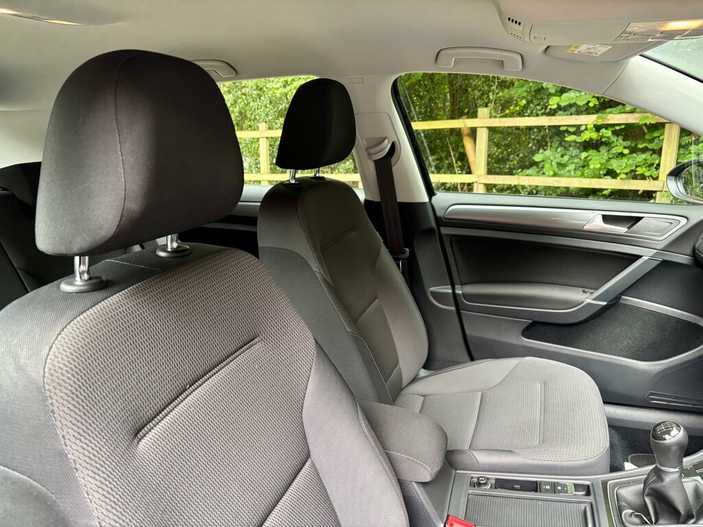 Volkswagen Golf 1.5 Tsi Evo Se Nav Hatchback Eur Black #6