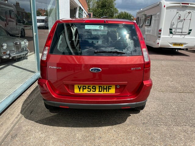 Ford Fusion 1.6 Zetec Hatchback 179 G Km Red #4