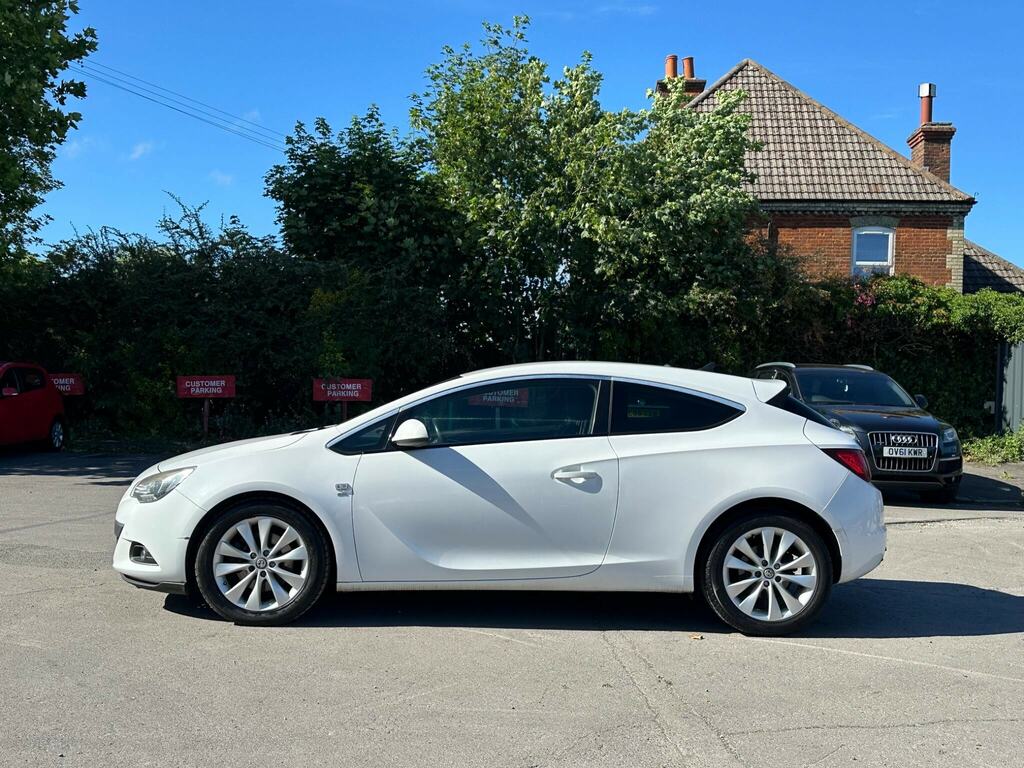 Vauxhall Astra GTC Sport Red #7