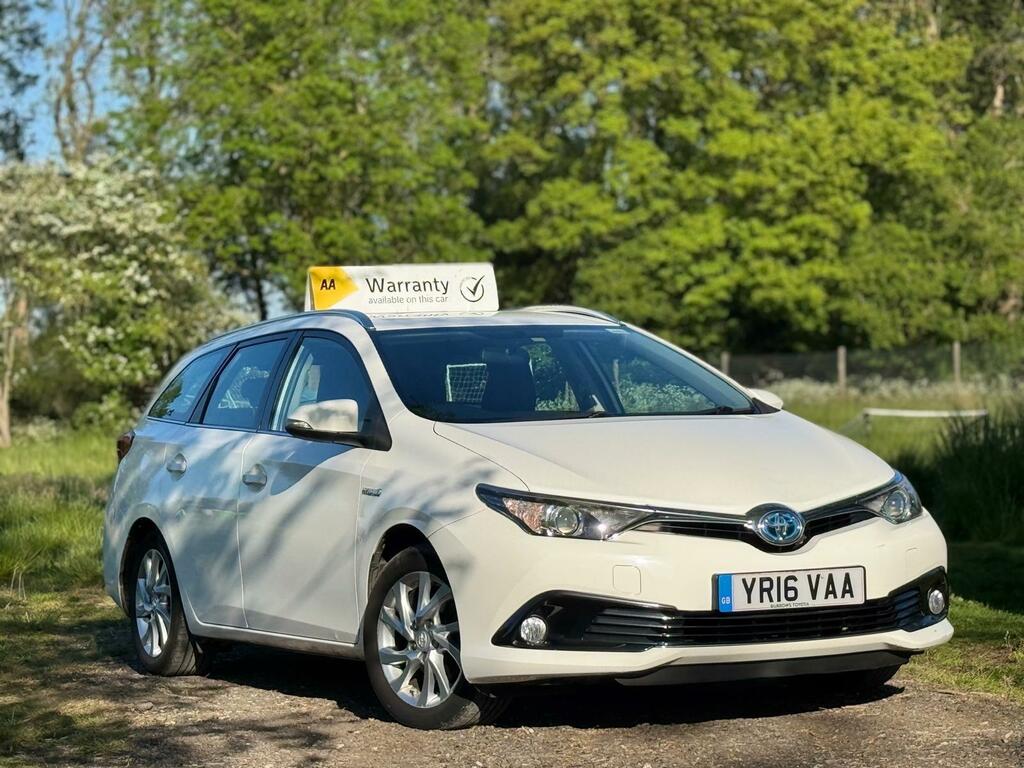 Toyota Auris Icon White