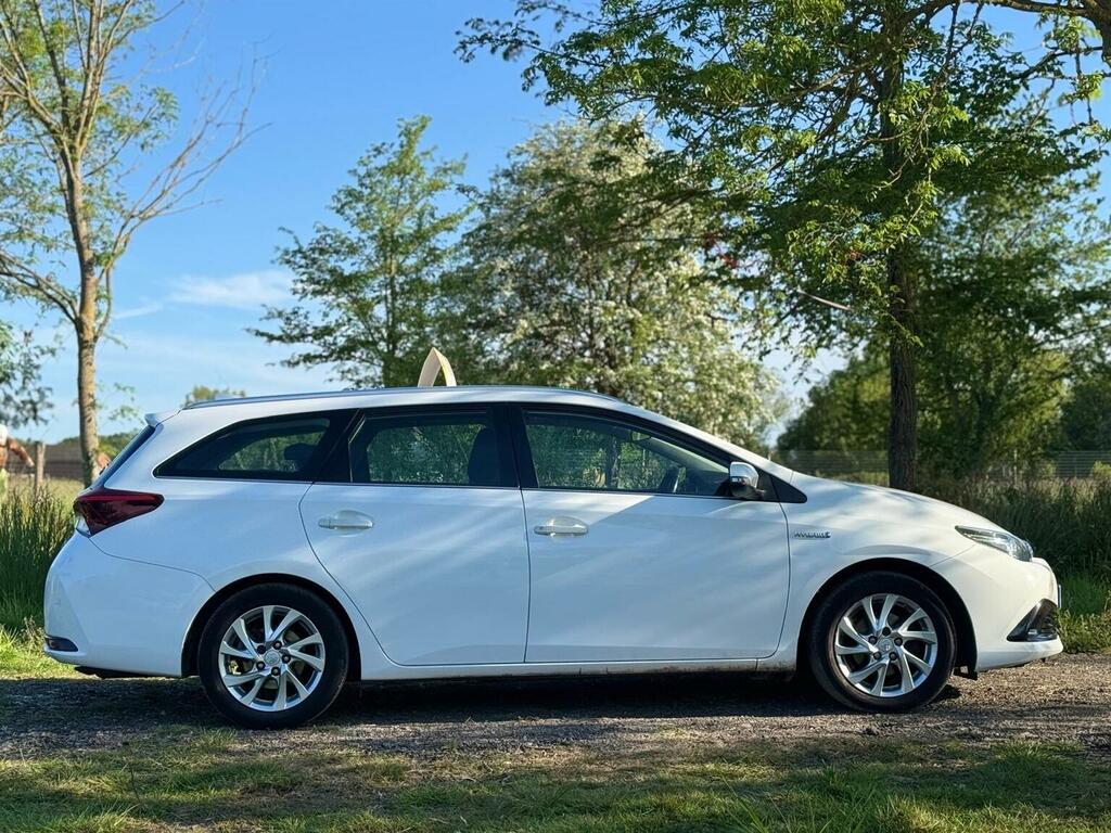 Toyota Auris Estate 1.8 Vvt-h Icon Touring Sports Cvt Euro 6 S YR16VAA White #6