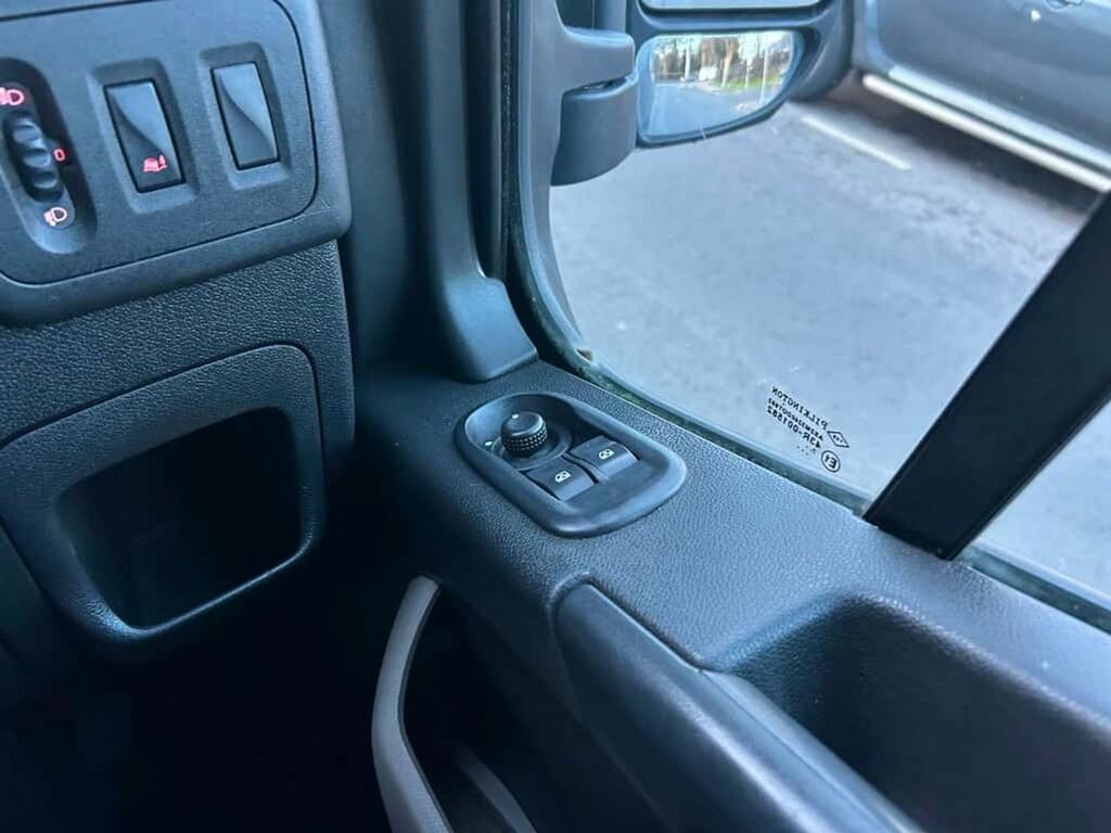 Nissan  Se Silver #12