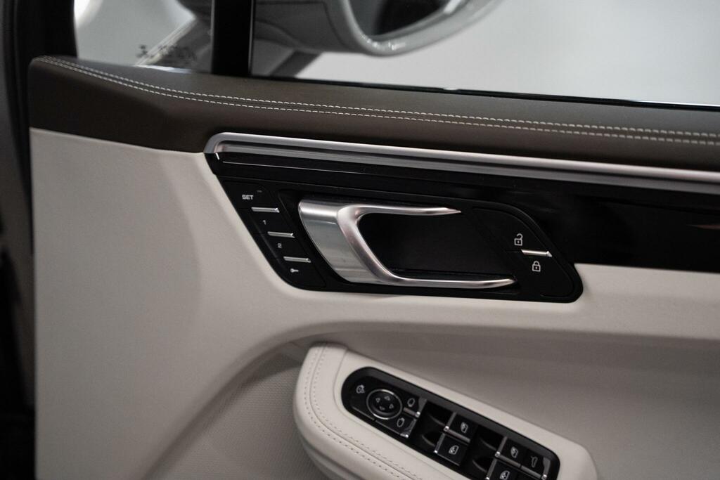 Porsche Macan T V6 S Red #30