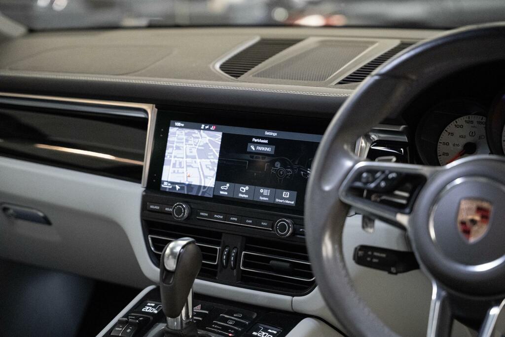 Porsche Macan T V6 S Red #27