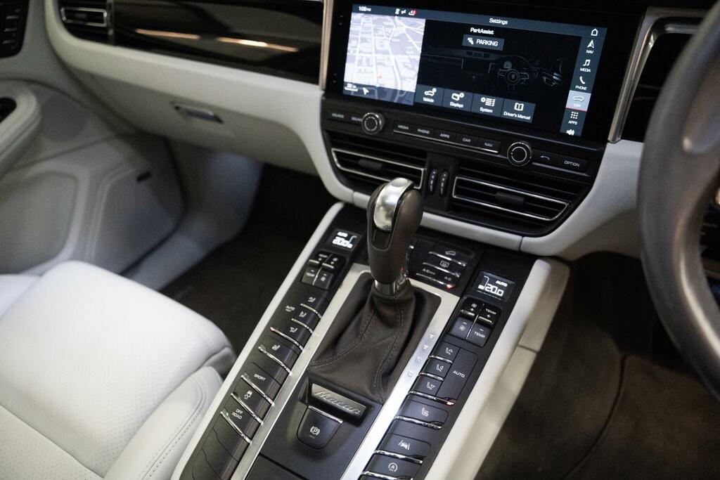 Porsche Macan T V6 S Red #40