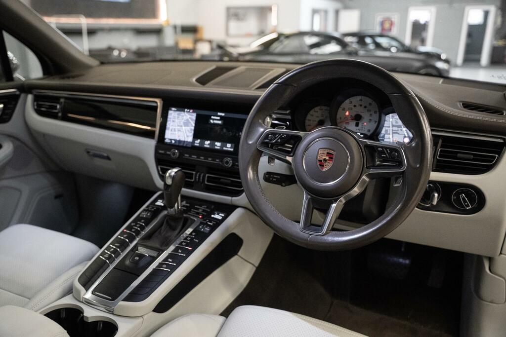 Porsche Macan T V6 S Red #24