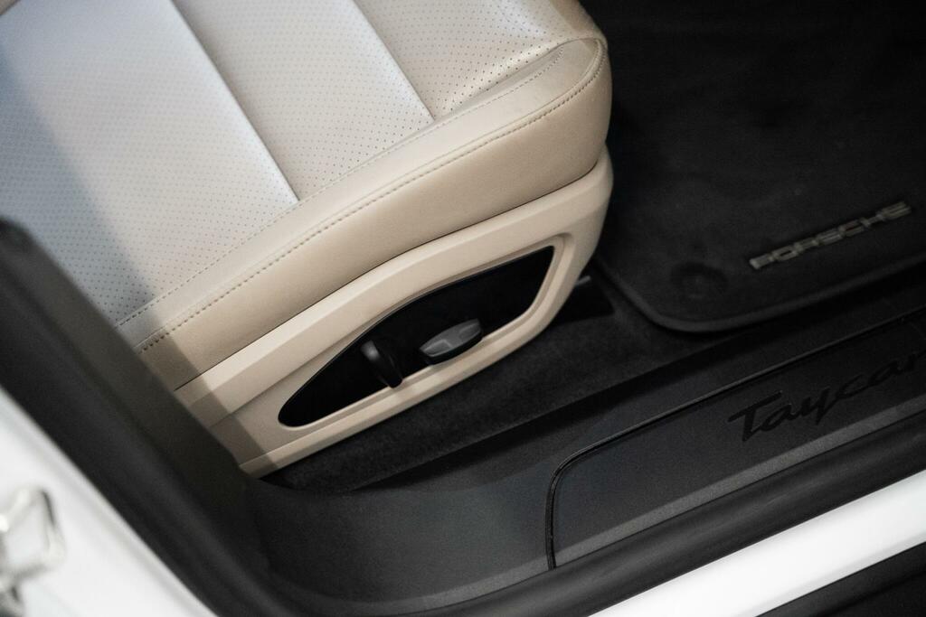 Porsche Taycan Taycan 4S 93Kwh White #25