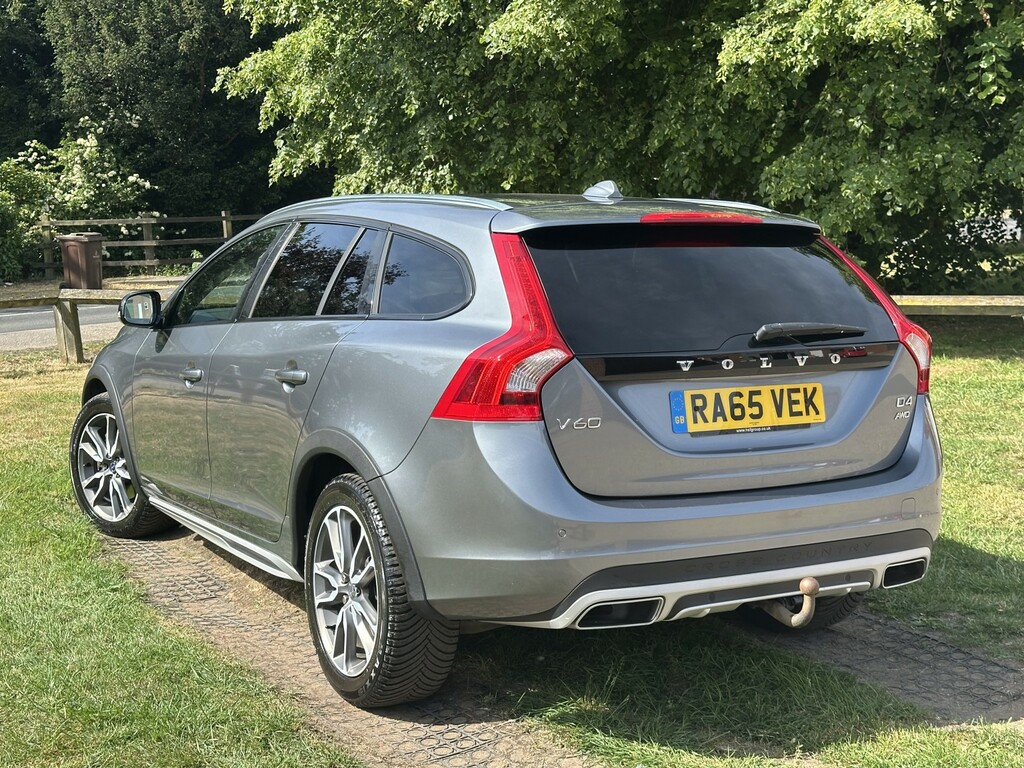 Volvo V60 Cross Country Estate 2.4 Lux D4 Awd 2016 Grey #3
