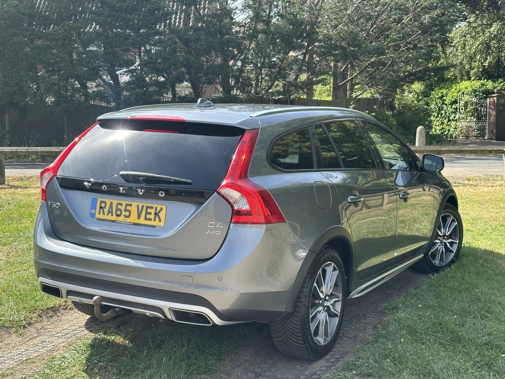 Volvo V60 Cross Country Estate 2.4 Lux D4 Awd 2016 Grey #4