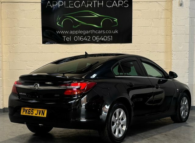 Vauxhall Insignia Cdti Sri Nav Hatchback Black #2