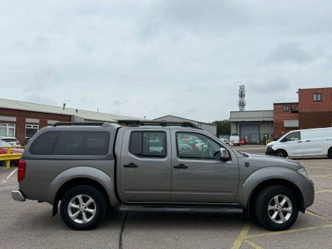 Nissan Navara 2.5 Navara Tekna Grey #2