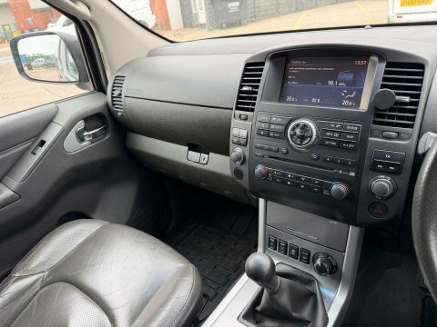 Nissan Navara Navara 2.3 Dci Tekna 4X4 Shr Dcb 190 Bhp Grey #13