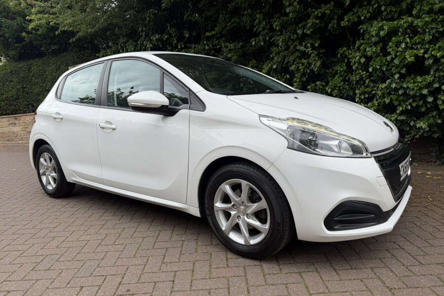 Peugeot 208 Hatchback White