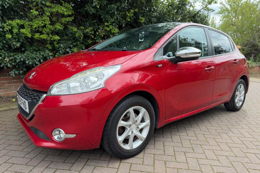 Peugeot 208 208 Style BT15FHD Red #2