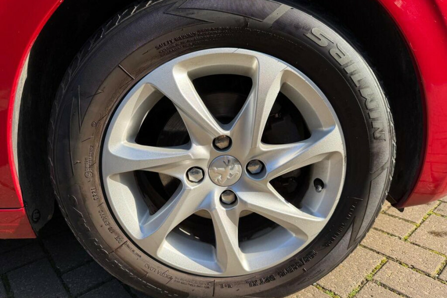 Peugeot 208 1.2 Puretech Active Euro 6 White #17