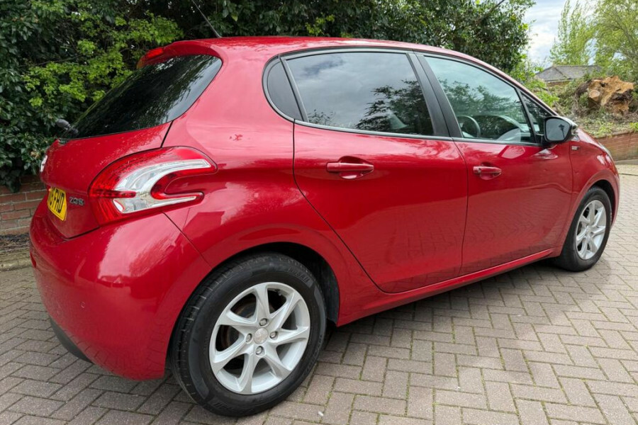 Peugeot 208 208 Style Red #6