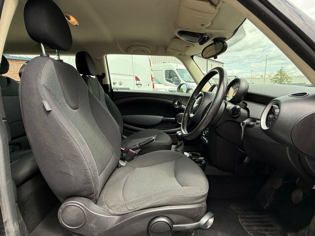 Mini Clubman 1.6 One D Estate Euro 5 S S Black #2