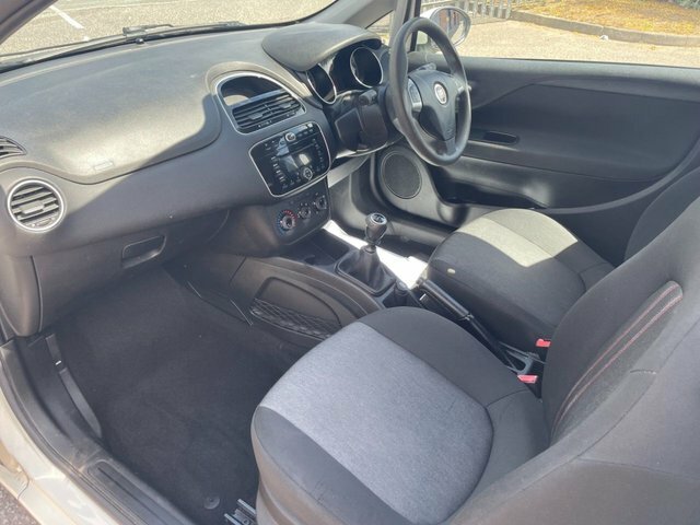 Fiat Punto 1.2 Pop Hatchback Euro 6 69 Bhp White #4