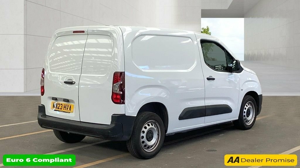 Vauxhall Combo 1.5L Prime White #4