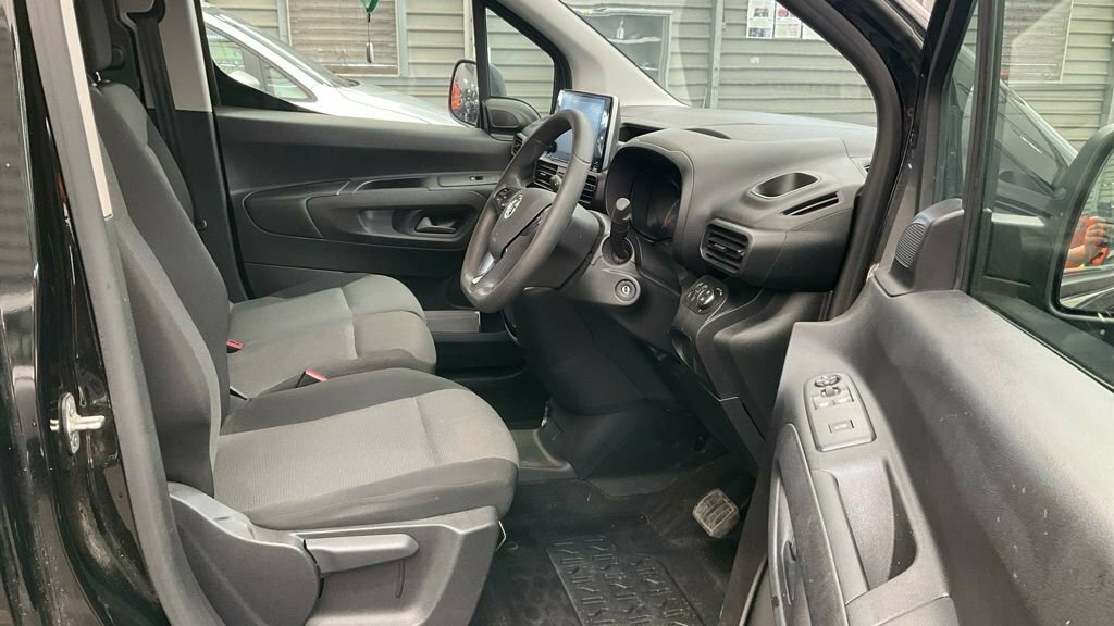 Vauxhall Combo-e Life 100Kw Se 50Kwh 11Kwch Grey #8