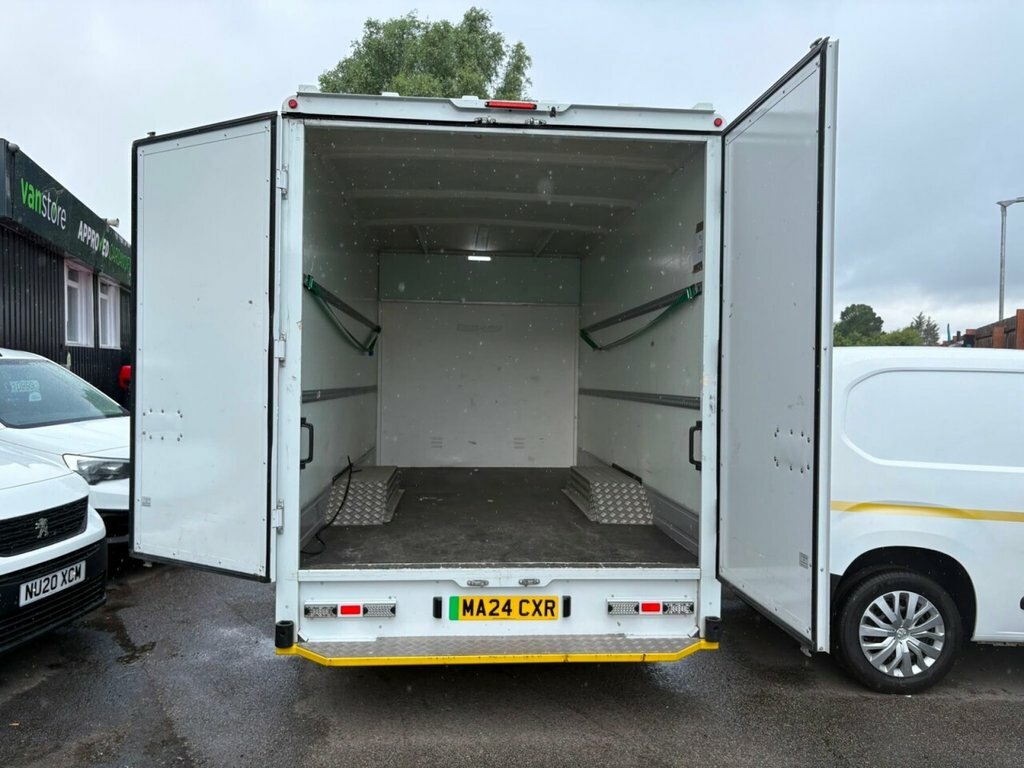 Maxus eDeliver 9 Electric White #6