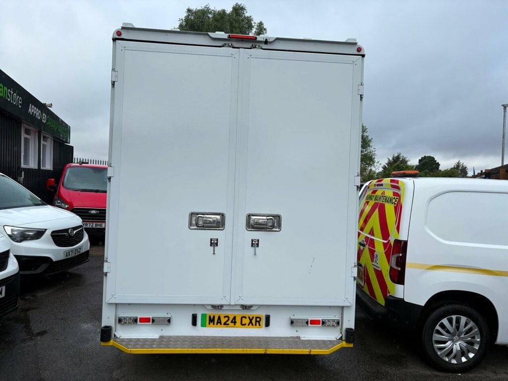 Maxus eDeliver 9 Electric White #5