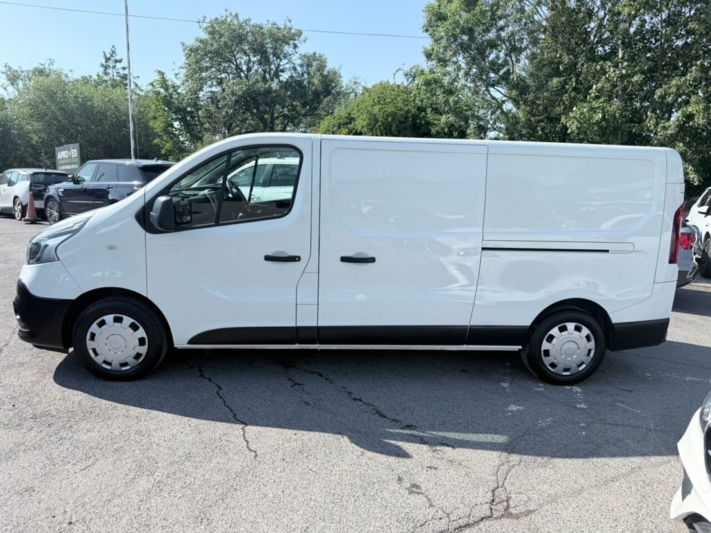 Renault Trafic 2L Business MT21VDG White #4