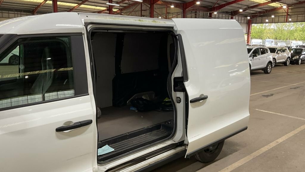 LEVC VN5 City Phev 1.5L 110Kw 31Kwh 150Ps White #7