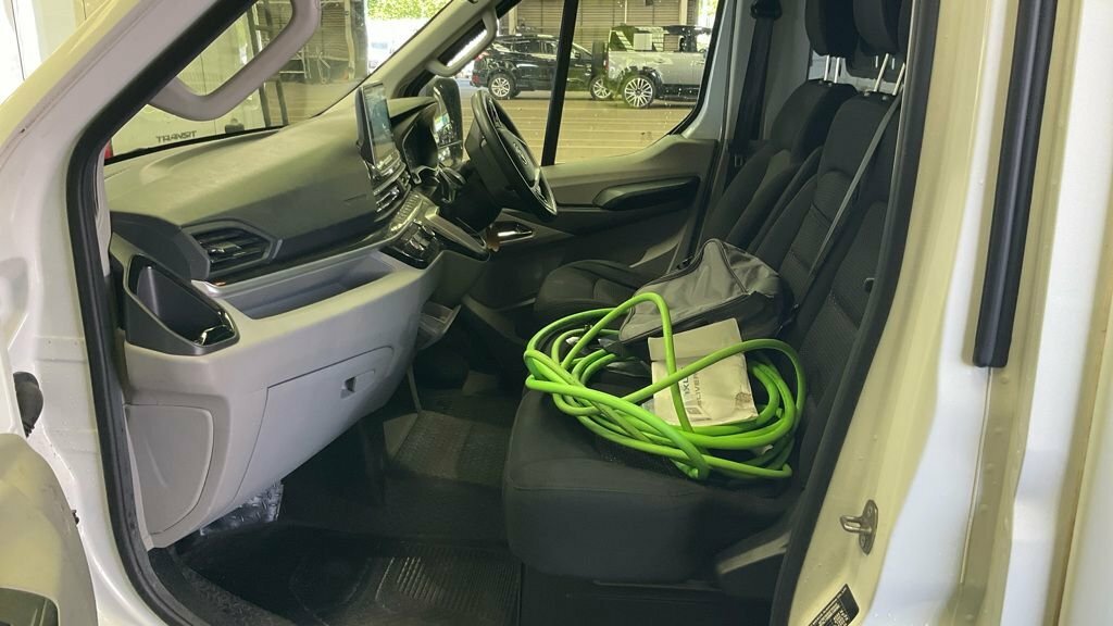Maxus eDeliver 9 Mpv White #5