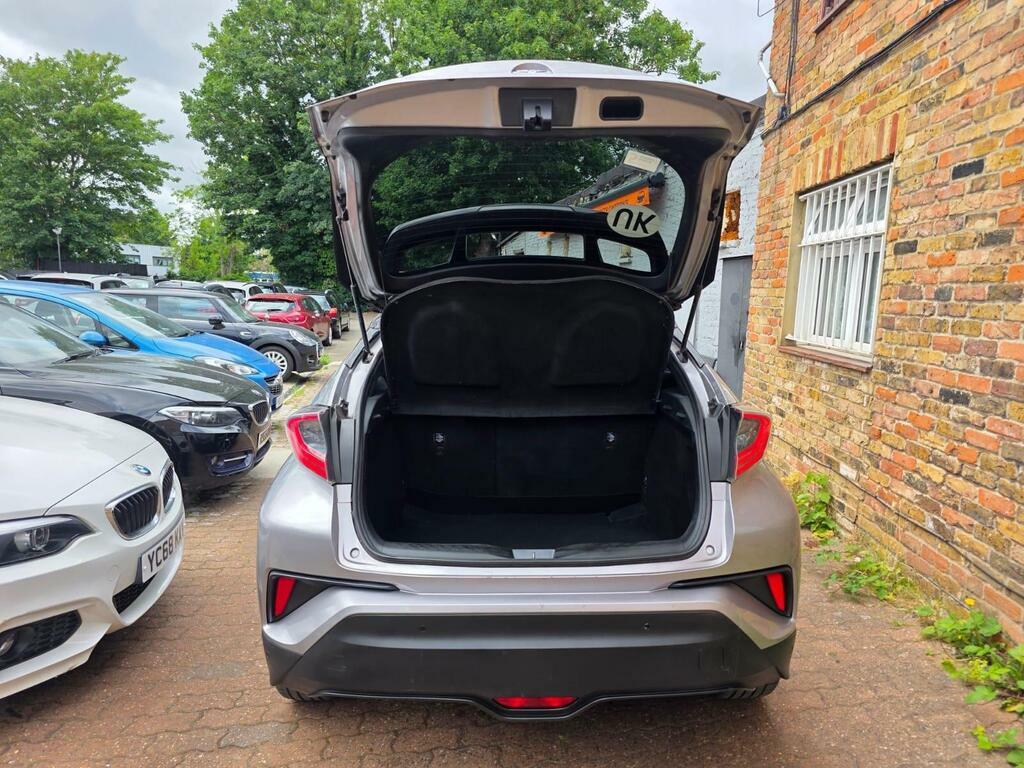 Toyota C-Hr C-hr Dynamic Hev Cvt White #50