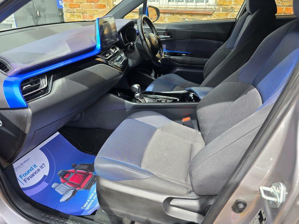 Toyota C-Hr C-hr Dynamic Hev Cvt White #54