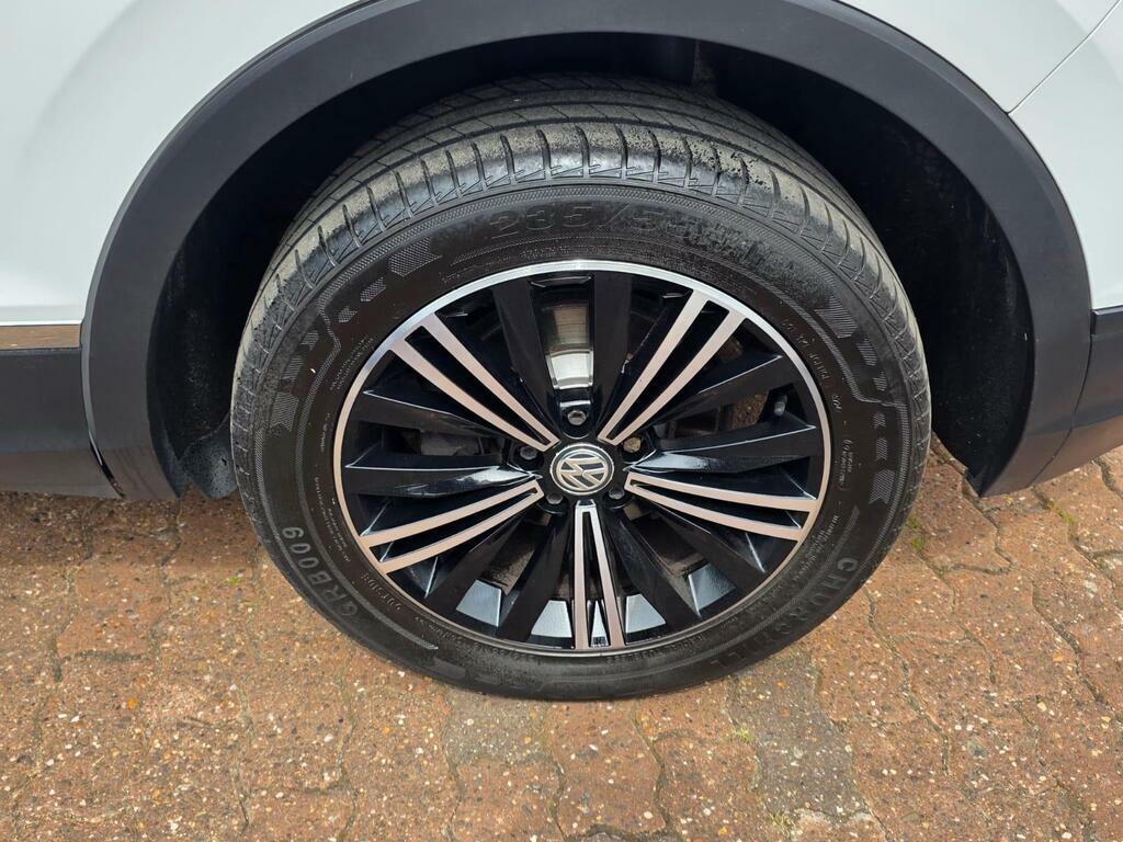 Volkswagen Tiguan S Grey #37