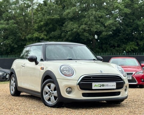 Mini Hatch 1.5 Cooper White