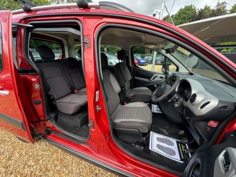 Peugeot Partner Tepee 1.6 Hdi 8V Red #2