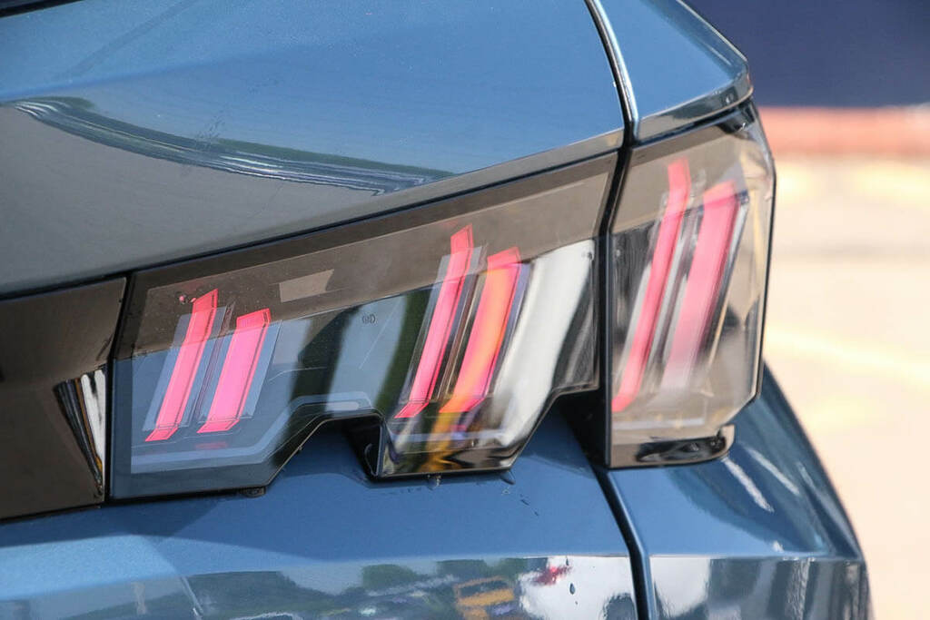 Peugeot 5008 73Kwh 210 1-Speed Blue #5