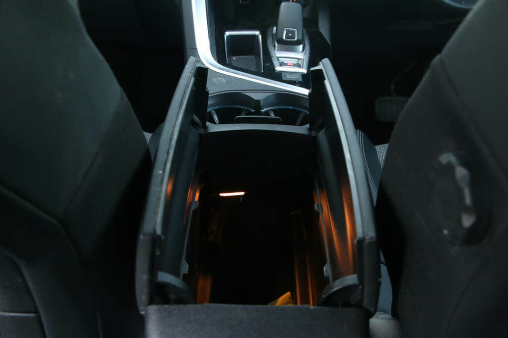 Peugeot 3008 1.2 Puretech Allure Eat8 White #4