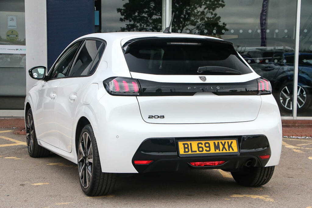 Peugeot 208 1.2 Puretech 100 Allure BL69MXK White #4