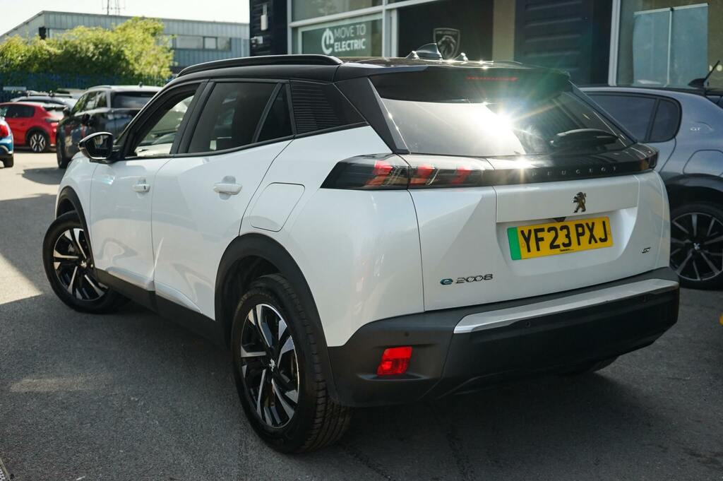 Peugeot e-2008 100Kw Gt 50Kwh White