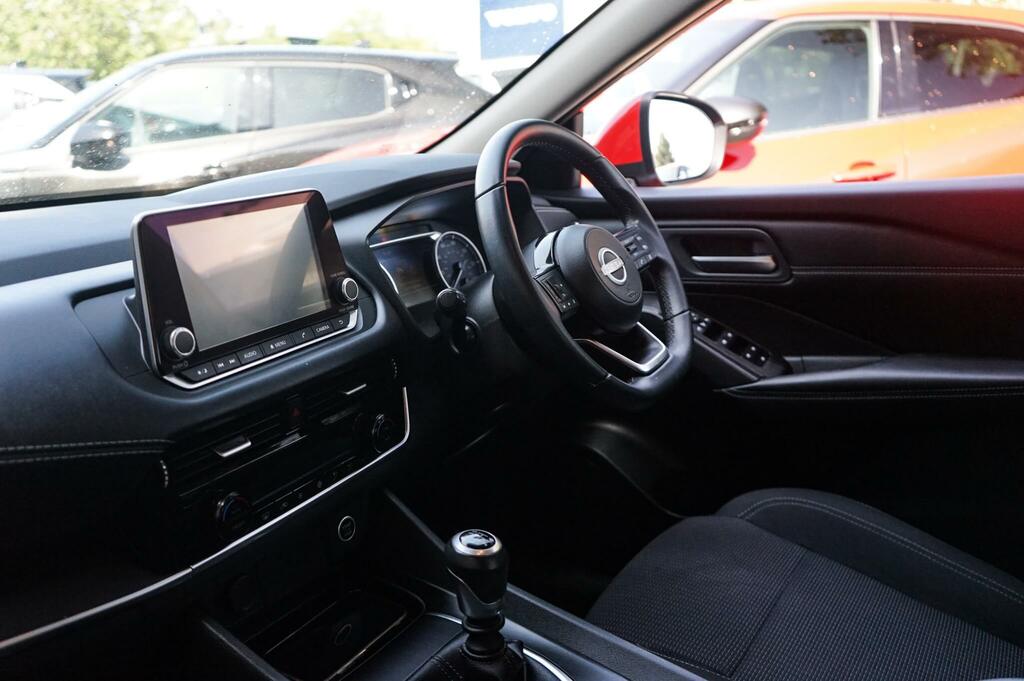 Nissan Qashqai 1.3 Dig-t Mh Acenta Premium BP23EHY Red #2