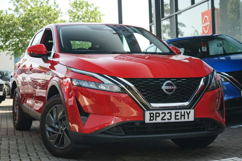 Nissan Qashqai 1.3 Dig-t Mh Acenta Premium Red