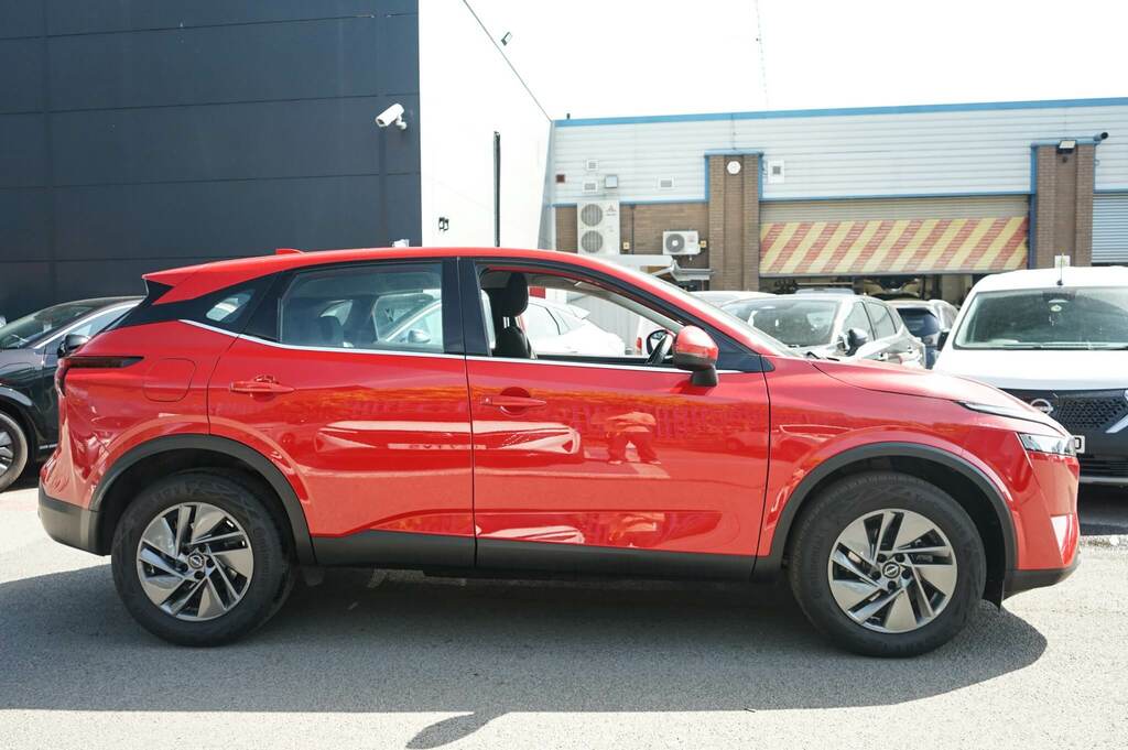 Nissan Qashqai 1.3 Dig-t Mh 158 Acenta Premium DY23JEJ Red #4