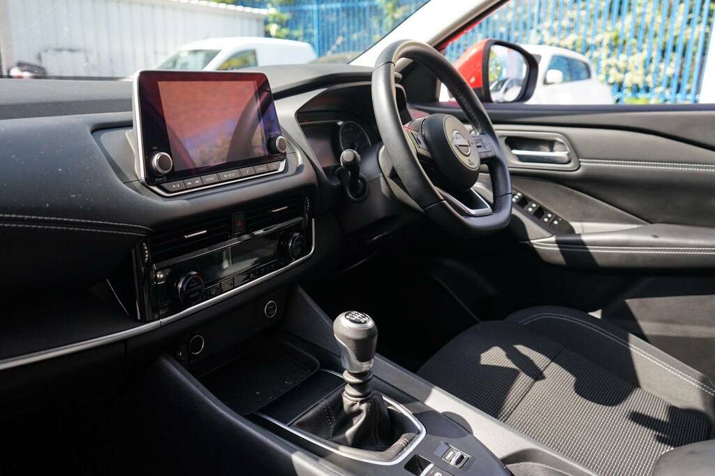 Nissan Qashqai 1.3 Dig-t Mh 158 Acenta Premium DY23JEJ Red #2